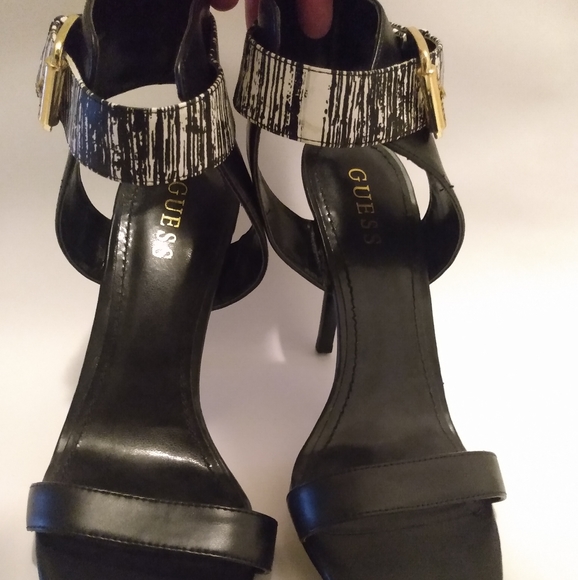 GUESS black ankle strap heels - Picture 3 of 7